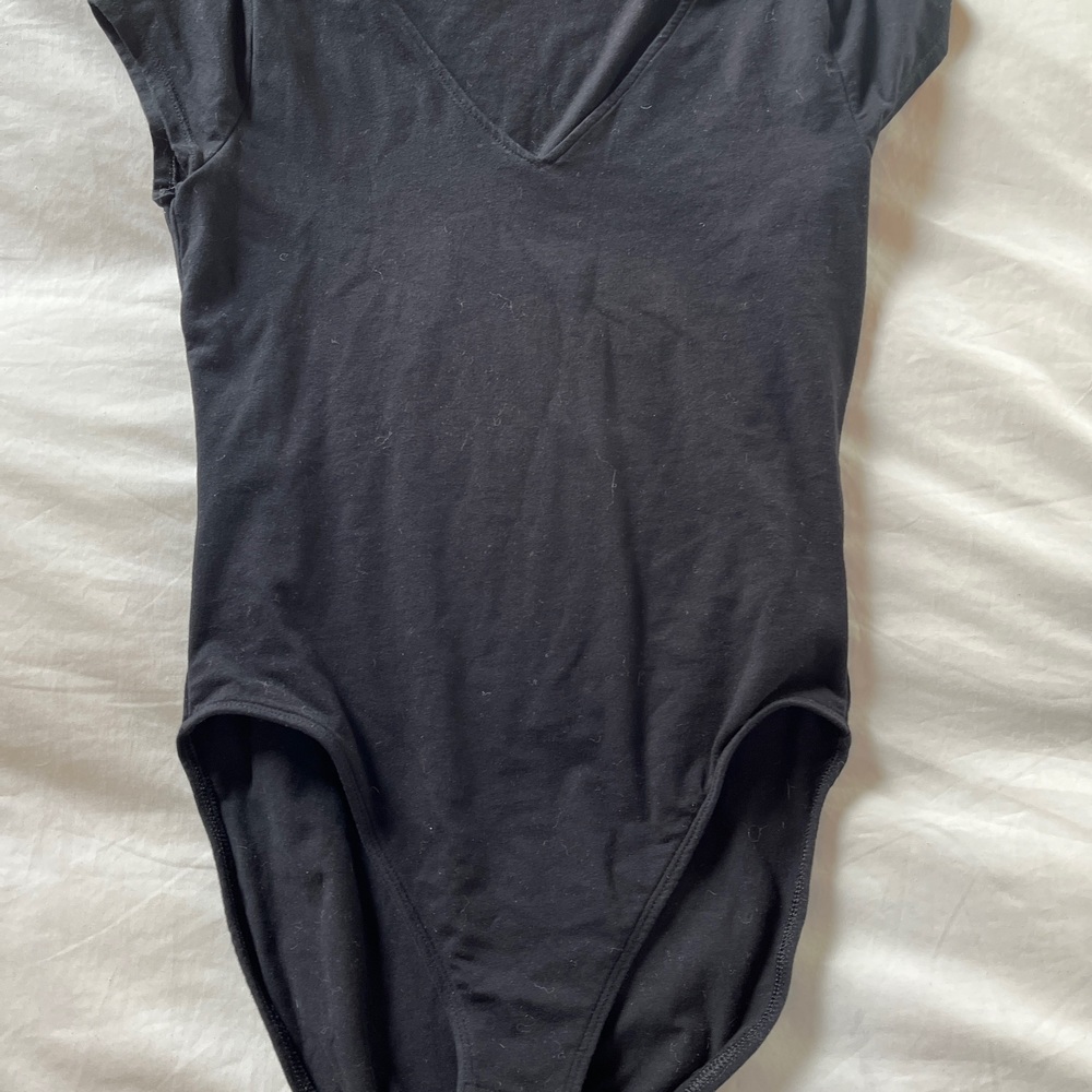 Black cap sleeve vneck bodysuit